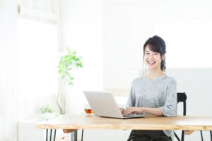 テレワークとリモートワークの違いとは？言葉の意味やテレワーク化するメリット・注意点を解説