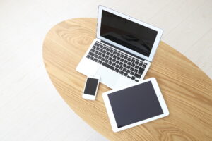 MDMとは？ システムの概要やテレワークのセキュリティ対策として求められる背景を解説