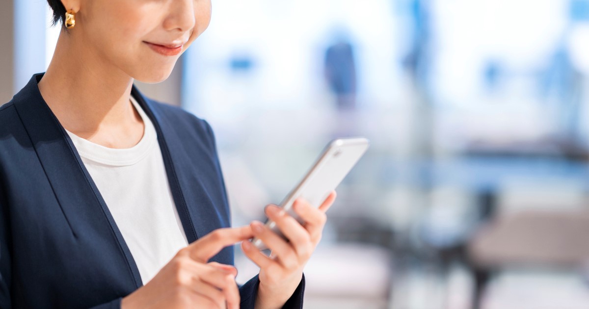 社用携帯を用意する必要はない? 従業員の意見と個人用携帯を業務に使用するリスク